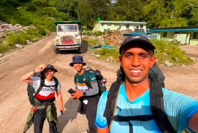 Tiga pendaki rakyat Malaysia di Nepal terputus hubungan dengan rakan mereka di Malaysia sejak semalam.