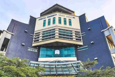 JPN Sarawak dalam kenyataan pada Khamis memaklumkan penutupan itu melibatkan 28 sekolah rendah (2,242 murid) dan dua sekolah menengah (1,793 murid).
