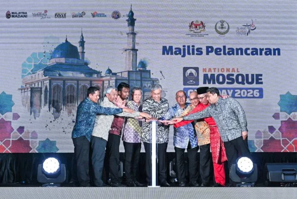 DR AHMAD ZAHID (tengah) merasmikan Hari Terbuka Masjid Kebangsaan 2026 di Dewan Dato\' Lope Hashim, Bagan Datuk baru-baru ini. Foto Bernama