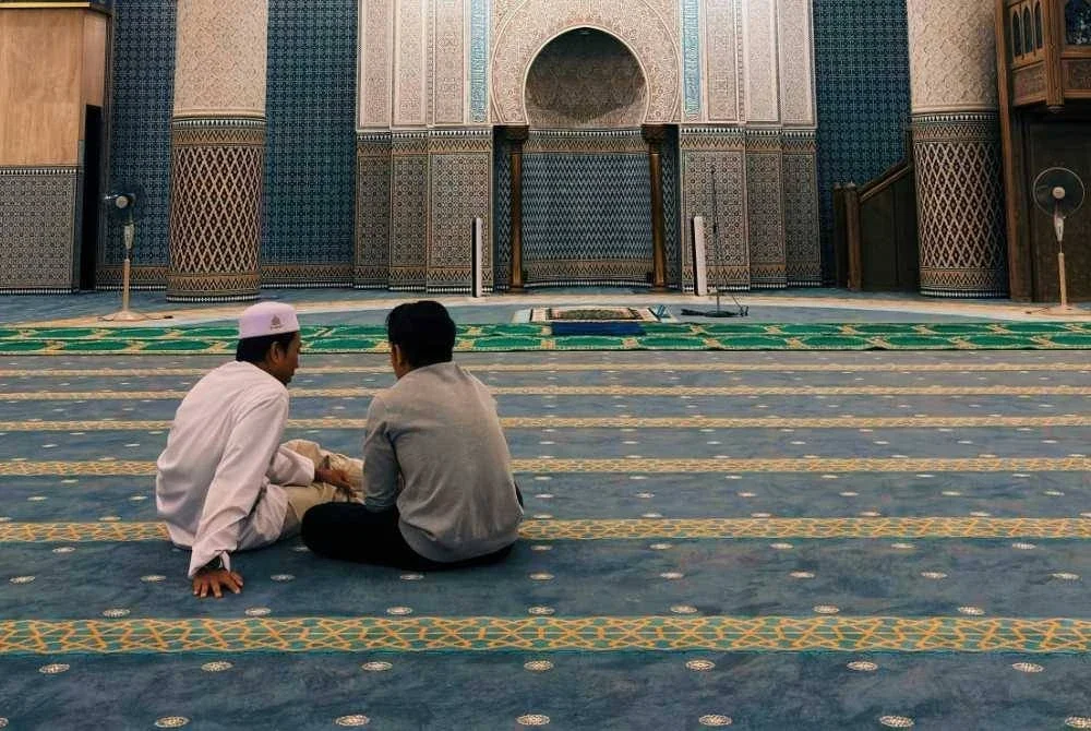 JANGAN biarkan masjid dan surau sunyi daripada aktiviti yang boleh memberi manfaat kepada masyarakat. Foto Canva