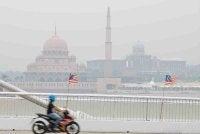 Menangani jerebu memerlukan perubahan daripada pendekatan bermusim kepada usaha pencegahan yang berterusan. Foto fail Bernama 