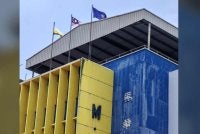 Gambar bendera yang dikongsikan MCA Perak menunjukkan kedua-duanya sudah diperbetulkan selepas tular gambar bendera berkenaan dipasang terbalik.