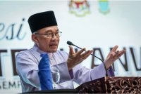 Anwar menyampaikan ucapan pada Program Sesi Temu Anwar Sempena Ambang Merdeka Sahabat Madani di Institut Pendidikan Guru Kampus Tuanku Bainun pada Jumaat. Foto: Bernama 