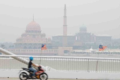 Menangani jerebu memerlukan perubahan daripada pendekatan bermusim kepada usaha pencegahan yang berterusan. Foto fail Bernama 
