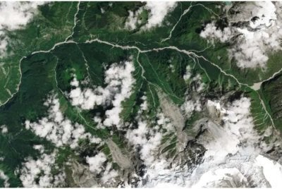 Nepal dan China memberi amaran mengenai risiko banjir baharu di kawasan Himalaya susulan peningkatan paras air di dua tasik. Foto Agensi