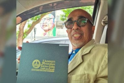 Sabri Yunus menyambung pengajian di UPSI, Tanjung Malim pada usia 65 tahun.