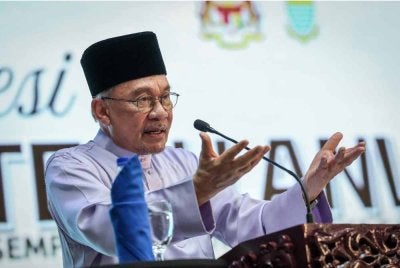 Anwar menyampaikan ucapan pada Program Sesi Temu Anwar Sempena Ambang Merdeka Sahabat Madani di Institut Pendidikan Guru Kampus Tuanku Bainun, Bukit Mertajam hari ini. Foto: Bernama