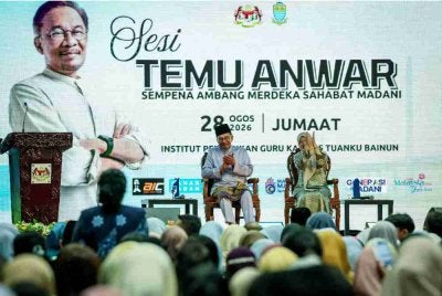 Anwar hadir pada Program Sesi Temu Anwar sempena Ambang Merdeka Sahabat MADANI di Institut Pendidikan Guru Kampus Tuanku Bainun, pada Jumaat. Foto Bernama