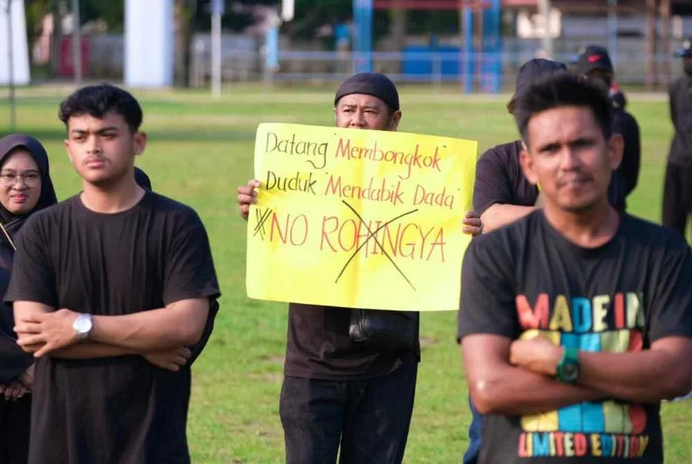 Peserta himpunan meluahkan keresahan berhubung isu PATI di Kemaman. Foto Dewan Pemuda Pas Kawasan Kemaman