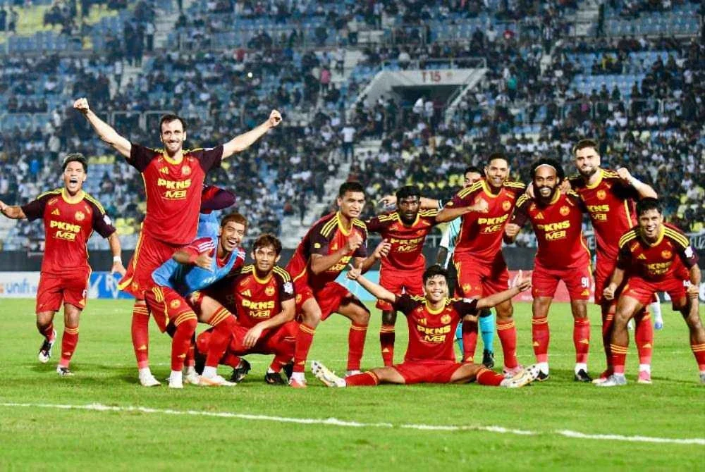 Pemain Selangor meraikan kemenangan menewaskan Terengganu 3-0 dalam aksi Liga Super Malaysia di Stadium Sultan Mizan Zainal Abidin pada Jumaat. Foto: Bernama