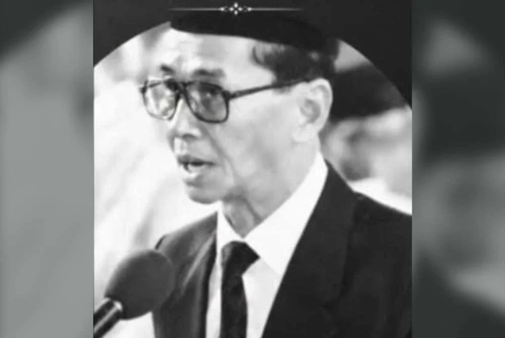 Allahyarham Wan Omar meninggal dunia pada Sabtu kerana sakit tua.