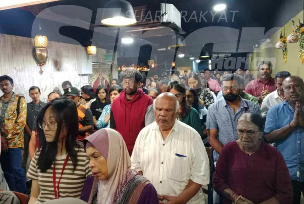 Sebahagian dari pada ahli keluarga yang terbabit dalam tragedi banjir di Nepal hadir ketika sidang akhbar Malaysia Solidarity: Families in Hope (MASFIH) pada Sabtu.