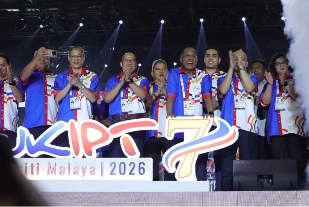 Zambry (tiga dari kanan) ketika melancarkan SUKIPT kali ketujuh di Kuala Lumpur pada Sabtu. Foto: KPT.