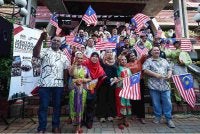 Rakyat perlu berani bersatu-padu menentang retorik politik dan membina semula sebuah Malaysia yang benar-benar makmur untuk semua.