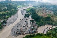 Pandangan udara menunjukkan rumah-rumah yang ditenggelami lumpur susulan banjir kilat di kawasan pertemuan Sungai Trishuli dan Sungai Tadi di daerah Nuwakot, Nepal. Foto: AFP