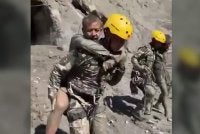 Pihak berkuasa pengurusan bencana Nepal berkata, lebih 4,400 orang telah diselamatkan menjelang petang Jumaat. Foto: AFP