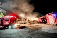 Anggota bomba mengambil masa 10 jam untuk memadamkan kebakaran. Foto Bomba Pulau Pinang