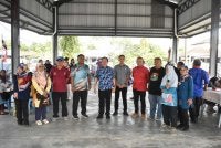 Ahmad (tengah) merasmikan Program Ambang Kemerdekaan Pontian Di Hatiku Zon Pontian Epada Sabtu.