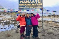 Gambar kenangan Amy bersama Loe Solo ketika berada di Nepal pada 2018.