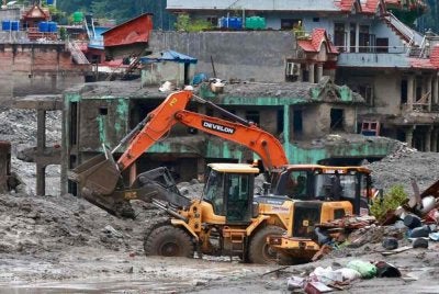 Mayat ditemukan sehingga ke kawasan sempadan dengan India. Sekurang-kurangnya 638 orang dilaporkan hilang di wilayah Nepal termasuk 511 warga asing. Foto: AFP