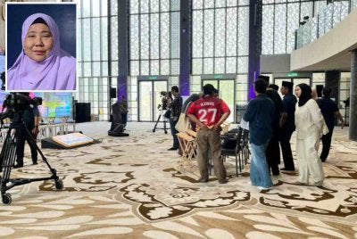 Persediaan Malaysia #Quran Hour yang bakal berlangsung di Masjid Al-Sultan Abdullah Presint Merdeka 118 Kuala Lumpur pada 30 Ogos. Gambar kecil: Marhaini