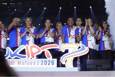 Zambry (tiga dari kanan) ketika melancarkan SUKIPT kali ketujuh di Kuala Lumpur pada Sabtu. Foto: KPT.