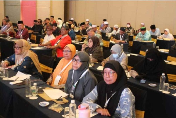Kira-kira 400 perwakilan masjid dari Malaysia dan negara-negara serantau hadir mengikuti Persidangan Masjid Serantau 2026 yang berlangsung selama dua hari di Pusat Konvensyen Casuarina, Meru Raya di sini.