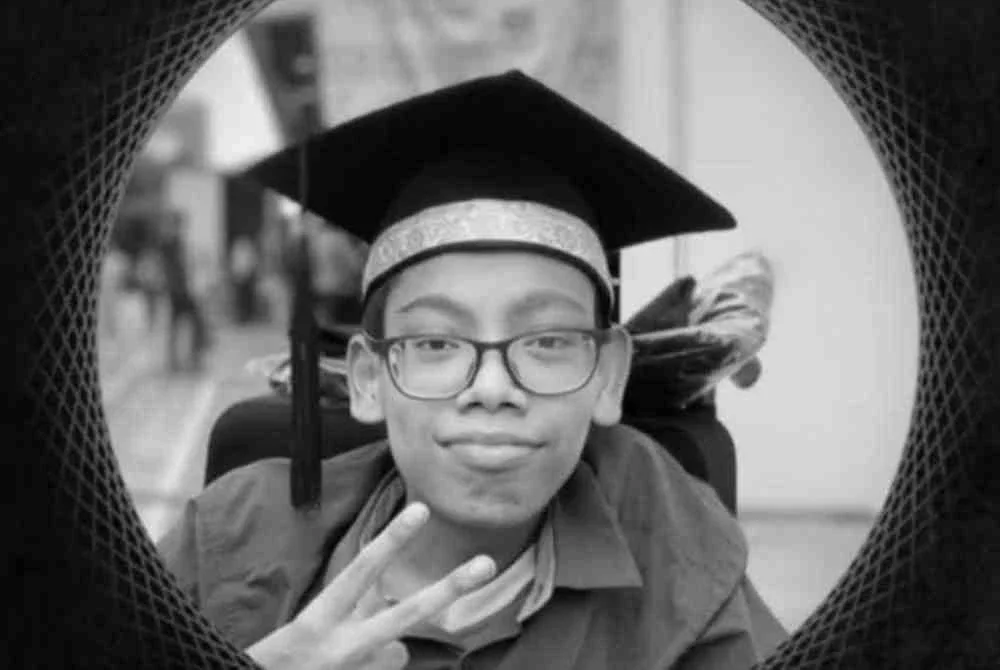 Kembar siam, Muhammad Rosli, 28, disahkan meninggal dunia di Hospital Canselor Tuanku Muhriz (HCTM) Universiti Kebangsaan Malaysia, Cheras jam 10.45 pagi pada Sabtu.