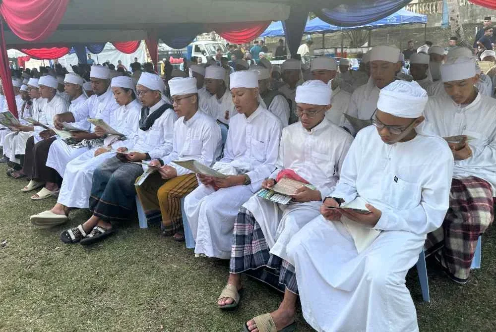 Pelajar tahfiz juga hadir Malaysia #QuranHour di Masjid An-Nur Felda Bukit Aping Timur.