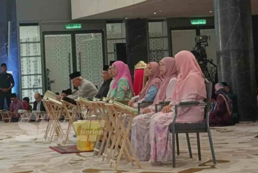 Raja Zarith Sofiah mencemar duli berangkat ke Program Malaysia #QuranHour 2026 di Masjid Al-Sultan Abdullah Presint Merdeka 118 pada Ahad.