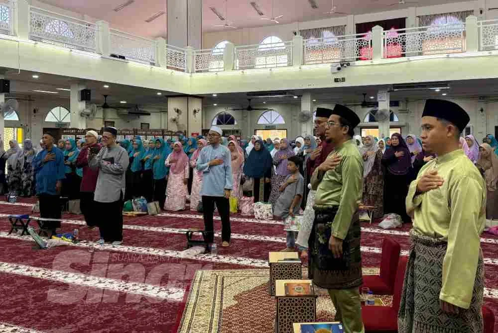 Ikrar Quran 'Bingkas menuju Malaysia Sejahtera' dibacakan peserta Malaysia #QuranHour peringkat Melaka di Masjid Masjid As Syuja’ah pada Ahad.