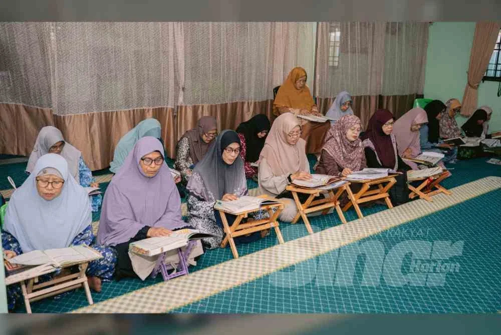 Peserta wanita dari Surau Al-Muhsinin Taman Seri Bayu, Sungai Lalang, Kedah.