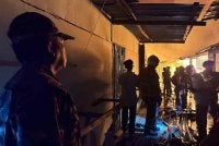 Pasukan bomba menjalankan operasi dalam memadam kebakaran di tiga kampung merangkumi Kampung Numbak, Kota Kinabalu. Foto bomba 
