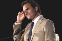 Federer tidak dapat menahan air mata ketika mengimbas empat dekad karier dalam sukan tenis di Newport pada Sabtu. Foto AFP