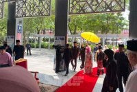 Raja Zarith Sofiah mencemar duli berangkat ke Program Malaysia #QuranHour 2026 di Masjid Al-Sultan Abdullah Presint Merdeka 118 pada Ahad.
