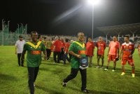 Zuraidi (kiri) dan Muhaamad Sanusi (dua dari kiri) turut beraksi pada Langkawi Merdeka Cup Nostalgia 1993 di Stadium Langkawi pada Sabtu.
