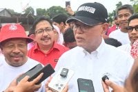 Wan Rosdy bercakap kepada pemberita.