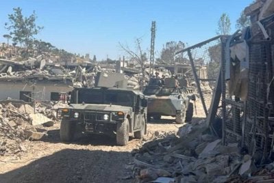 Tentera Israel turut merobohkan beberapa bangunan di antara bandar Markaba dan Rab El Thalathine dalam daerah berkenaan.