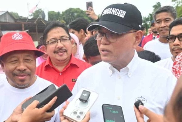 Wan Rosdy bercakap kepada pemberita.