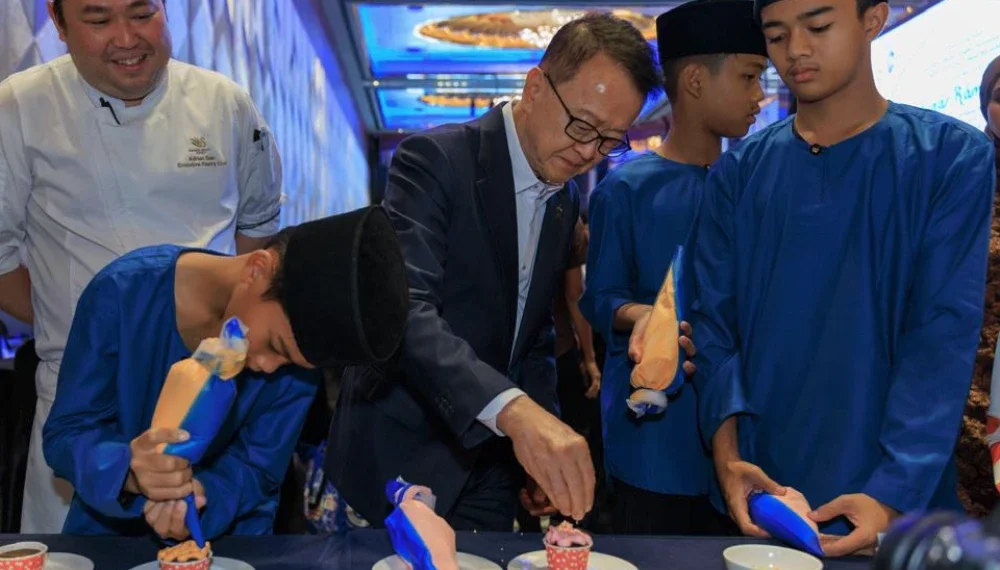 Tan Sri Sir Jeffrey Cheah meraikan 300 anak yatim semasa musim perayaan Hari Raya tahun 2025.