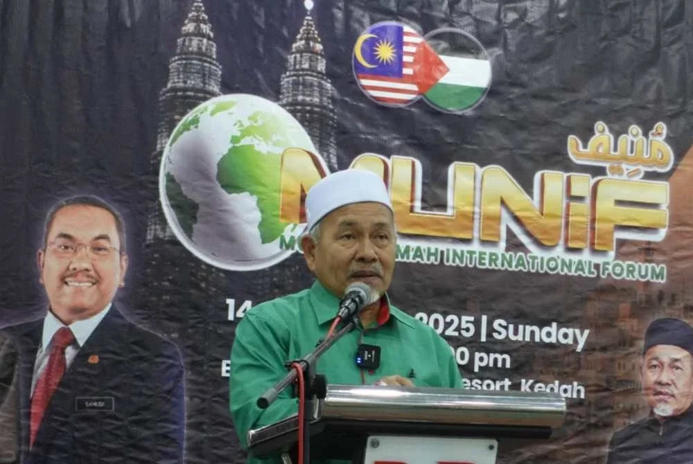 Datuk Seri Tuan Ibrahim Tuan Man menyampaikan ucaptama.