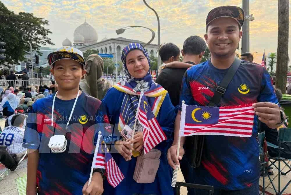Ridzuan (kanan) bersama isteri, Hatiza Ramli dan anak, Hfiy rafif, 11.