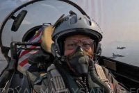 Muhamad Norazlan mengetuai lintas hormat dan pertunjukan udara dengan berada sendiri di kokpit pesawat pejuang Sukhoi SU-30MKM.