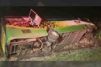 Bas persiaran yang membawa 43 penumpang terlibat dalam kemalangan di Bulatan Kanowit, Sibu Jaya, awal pagi Isnin.
