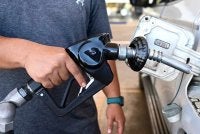 Pemilik yang telah memperoleh kelulusan bagi tambahan 100 liter sebelum ini pula tidak perlu mengemukakan permohonan baharu. m- FOTO: Bernama 