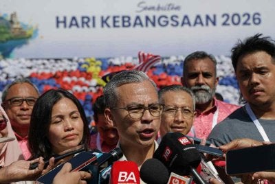 Fahmi ditemu bual pemberita selepas Sambutan Hari Kebangsaan 2026 di Dataran Putrajaya. Foto Bernama 
