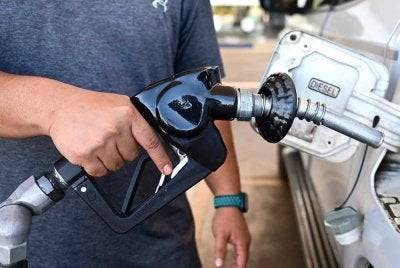 Pemilik yang telah memperoleh kelulusan bagi tambahan 100 liter sebelum ini pula tidak perlu mengemukakan permohonan baharu. m- FOTO: Bernama 