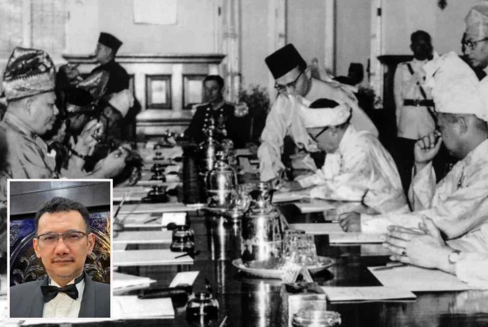 Pada 21 Januari 1948, satu peristiwa penting dalam sejarah Malaysia berlaku apabila Raja-Raja Melayu menandatangani Perjanjian Persekutuan Tanah Melayu dengan wakil kerajaan British, Sir Edward Gent.Gambar kecil Wan Ahmad Fauzi