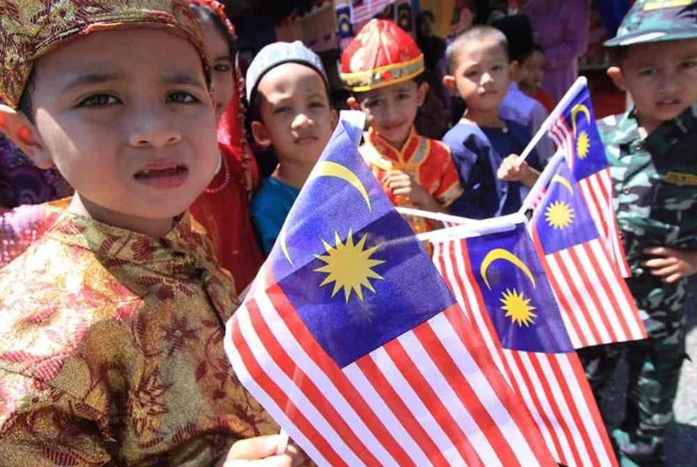 Malaysia menyambut kemerdekaan ke-69 yang disambut semua peringkat umur dan bangsa. Foto hiasan