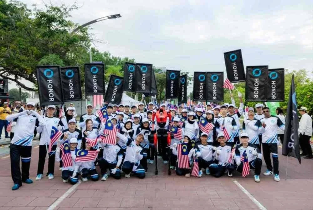Kemunculan robot humanoid HONOR pada acara perbarisan sambutan Hari Kebangsaan tahun ini mencuri tumpuan para pengunjung.